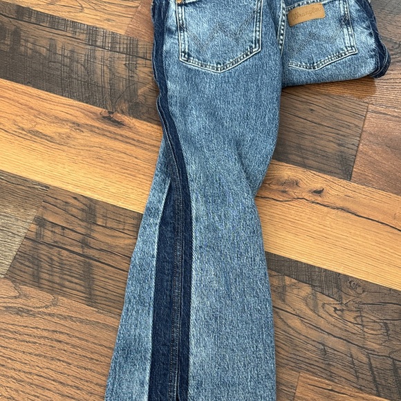 Wrangler High Rise Bootcut - Picture 3 of 3